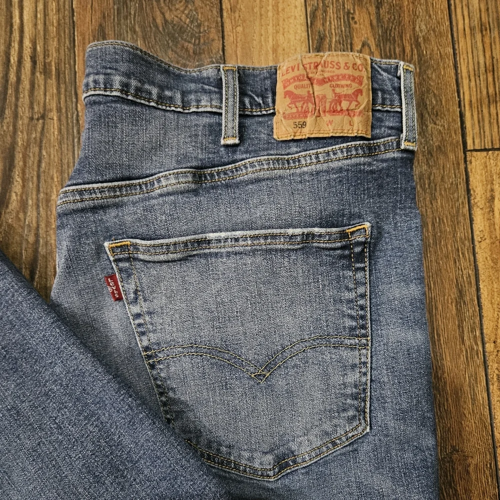 Levi's Men's 559 Relaxed Straight Leg.‎